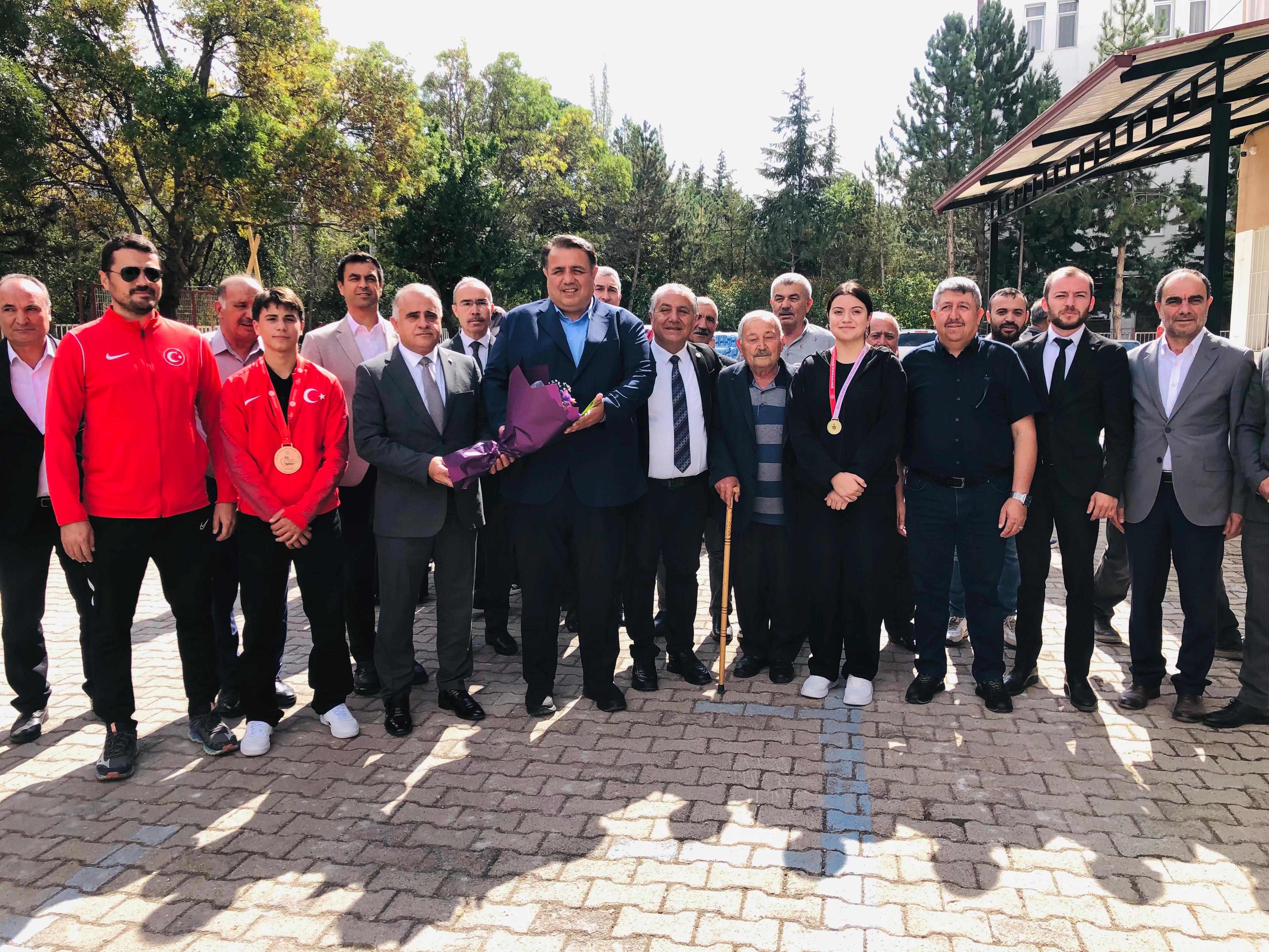 250 Kişilik Kapalı Spor Salonu Temel Atma Töreni - fotoğraf 2